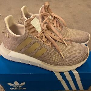 Adidas sneakers Swift Run size 5.5